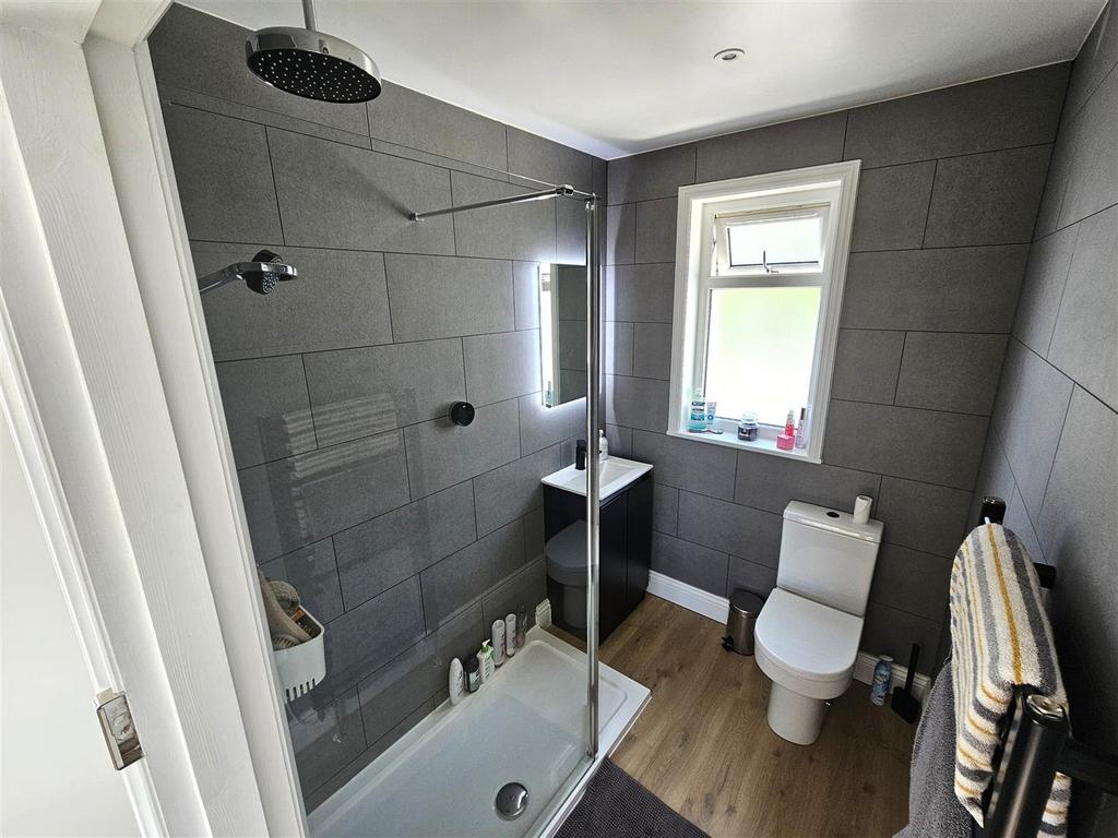 Ensuite Master.jpg