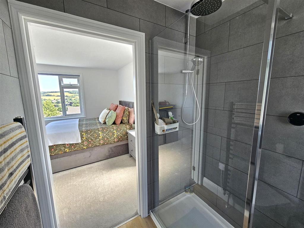 Ensuite and Bedroom.jpg