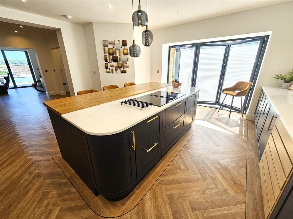 Kitchen Island.jpg