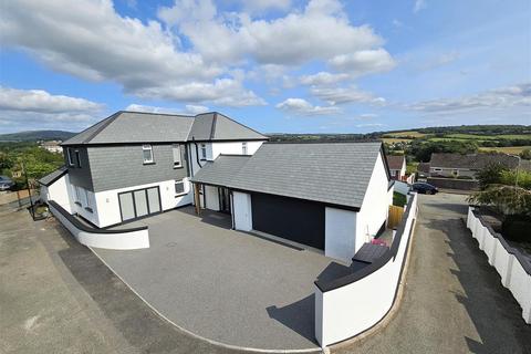 4 bedroom house for sale, Highbank Close, Tavistock