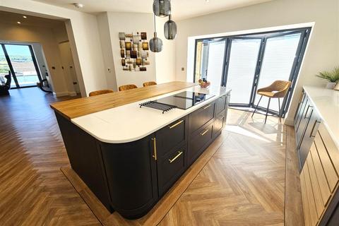 4 bedroom house for sale, Highbank Close, Tavistock