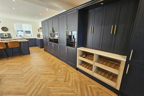 4 bedroom house for sale, Highbank Close, Tavistock