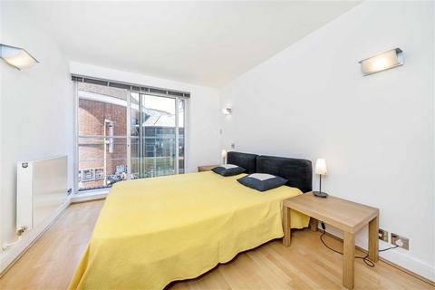 undefined, New Globe Walk, London SE1