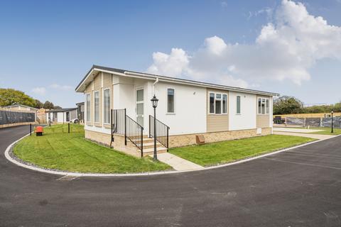 2 bedroom park home for sale, Christchurch, Dorset, BH6