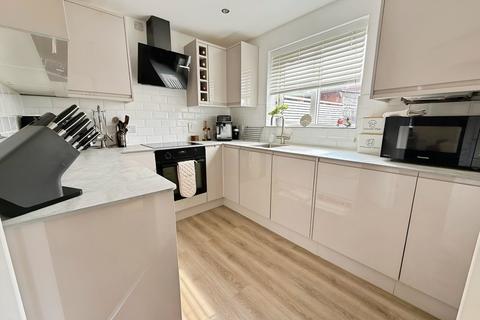 3 bedroom semi-detached house for sale, Onsetter Road, Staffordshire ST2