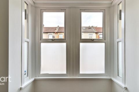 3 bedroom terraced house for sale, Strone Road, London