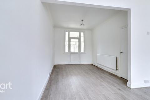 286 Strone Road, London, E12 6TP