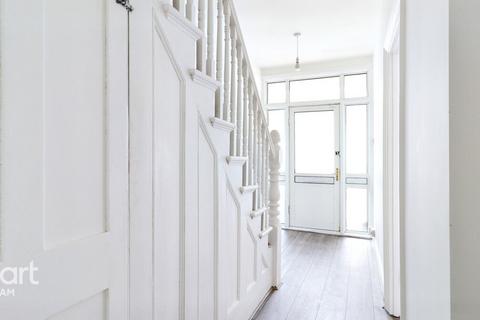 286 Strone Road, London, E12 6TP