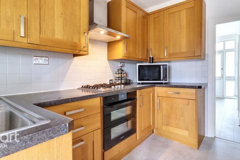 286 Strone Road, London, E12 6TP