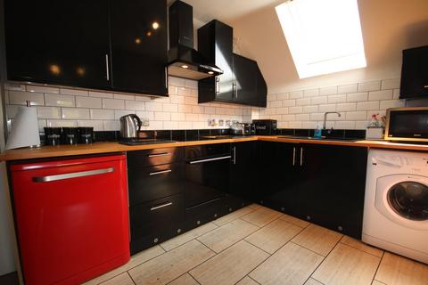 2 bedroom flat to rent, Bramshott Place, Hart GU51
