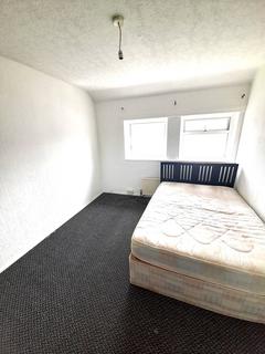 3 bedroom semi-detached house to rent, Spencer Road, Slough, Berkshire, SL3