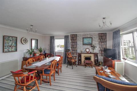 undefined, Dane Heights, Seaford