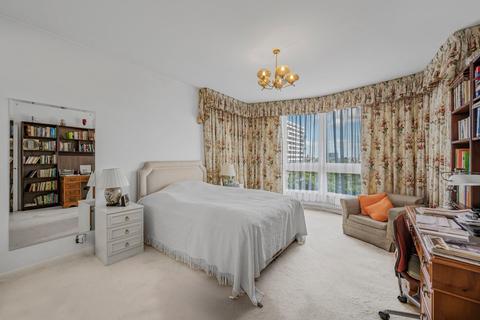 undefined, Raynham, Norfolk Crescent, London