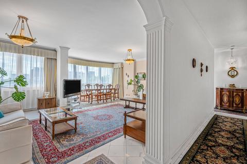 4 bedroom flat for sale, Raynham, Norfolk Crescent, London