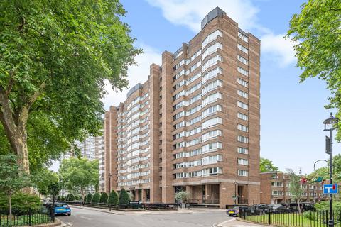 4 bedroom flat for sale, Raynham, Norfolk Crescent, London
