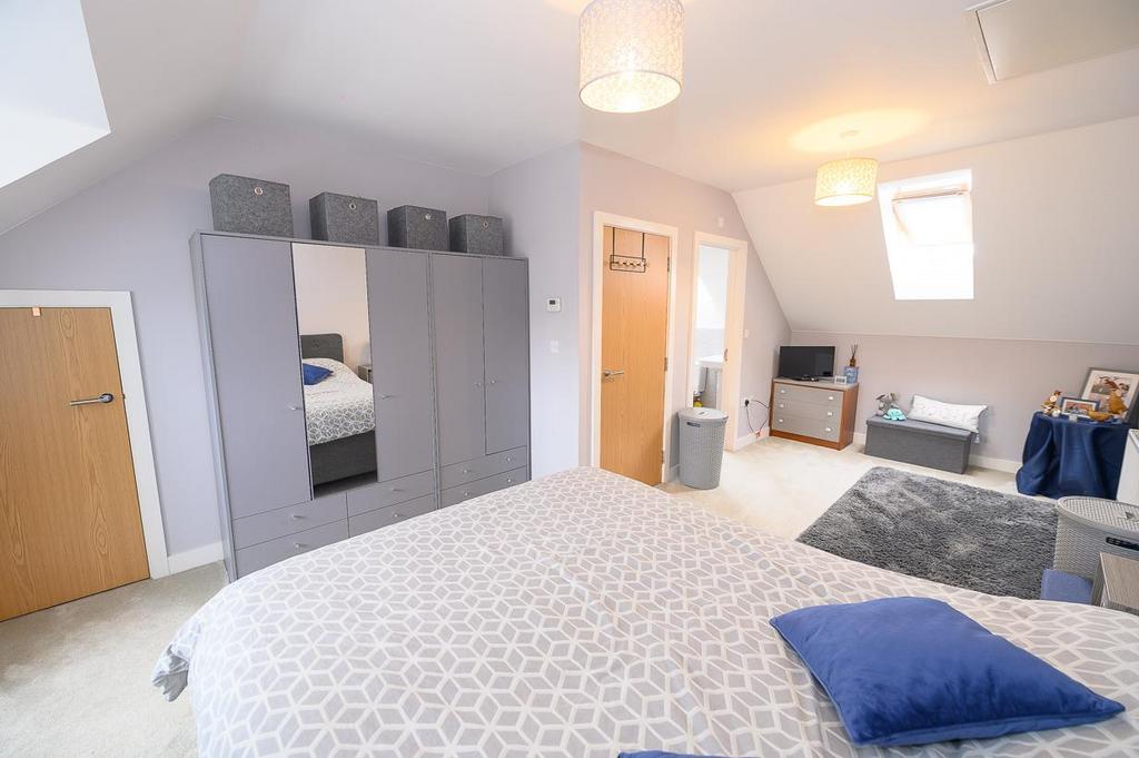 Master bedroom pic 2.jpg