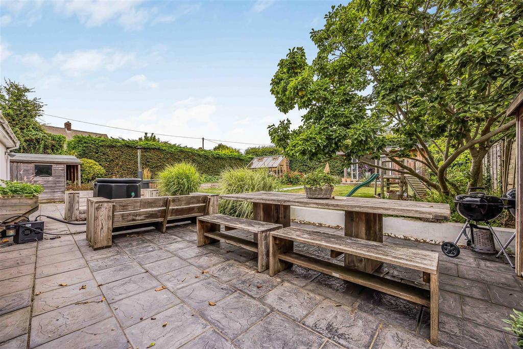 7 Hollow Lane, Hayling Island-Small-Portico Marketi