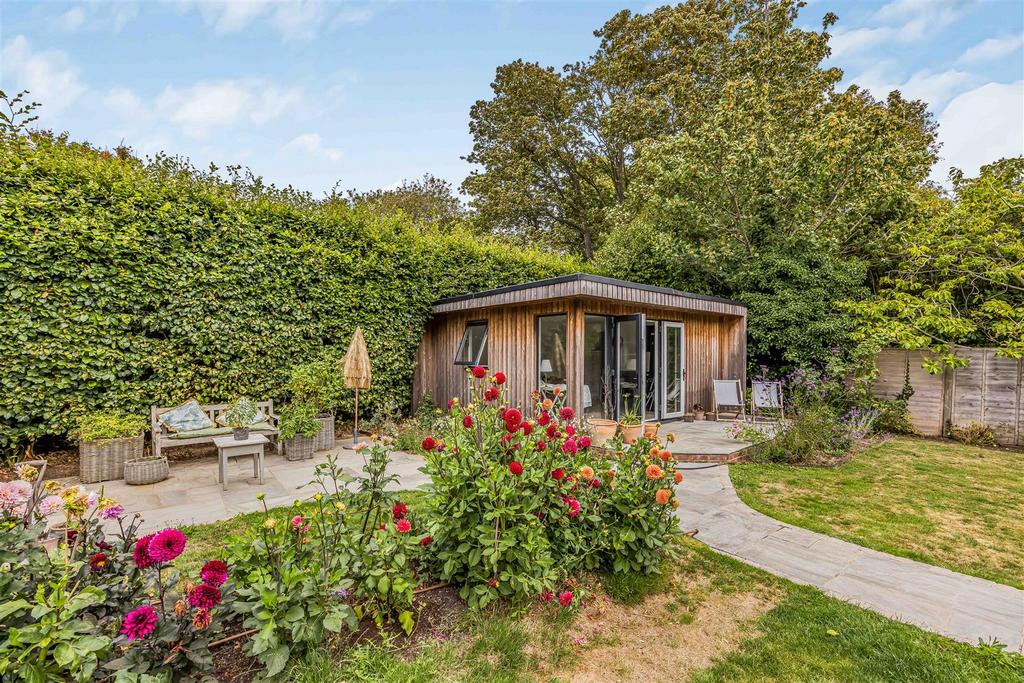 7 Hollow Lane, Hayling Island-Small-Portico Marketi