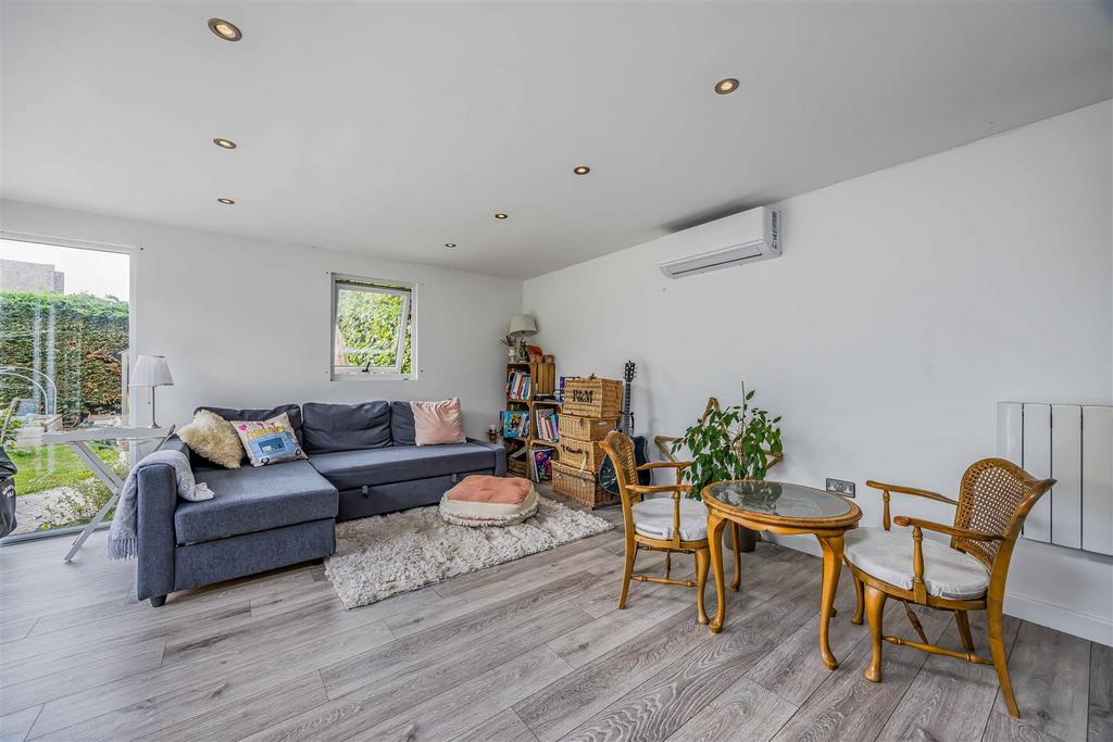 7 Hollow Lane, Hayling Island-Small-Portico Marketi