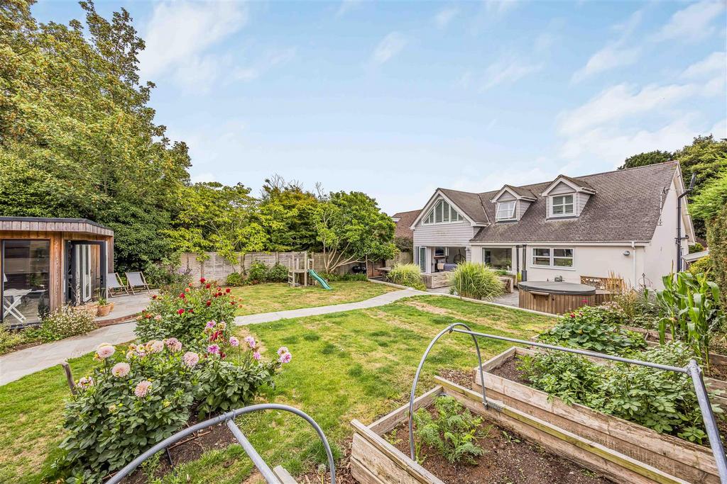7 Hollow Lane, Hayling Island-Small-Portico Marketi
