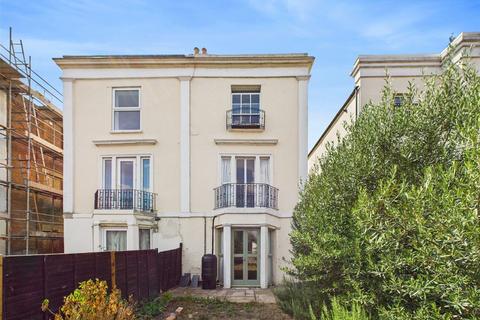 Kingsholm Road, Gloucester, GL1
