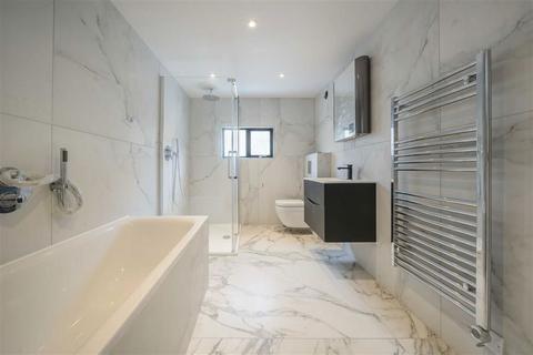 6 Gayford Road, London, W12 9BN
