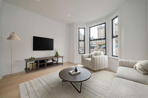 6 Gayford Road, London, W12 9BN