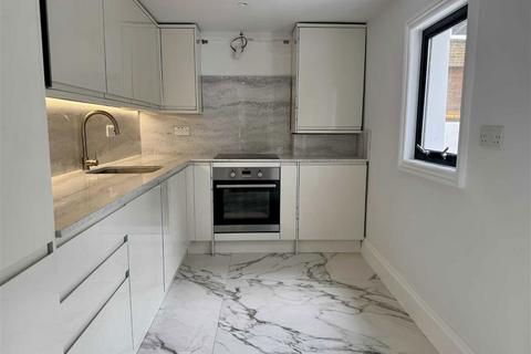 6 Gayford Road, London, W12 9BN