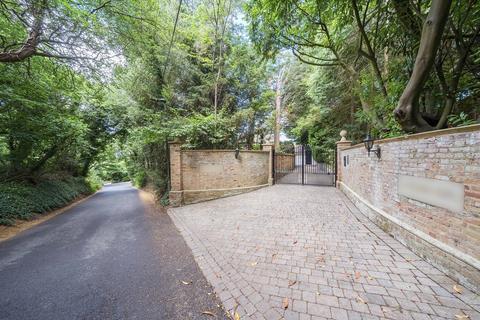 Coromandel Chelsfield Hill, Orpington, BR6 7SL
