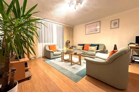 2 bedroom flat for sale, Embassy Lodge, Regents Park Road, N3