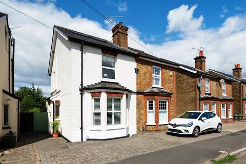 17 Miles Road, Epsom, KT19 9AA