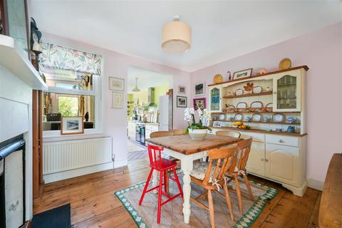 17 Miles Road, Epsom, KT19 9AA