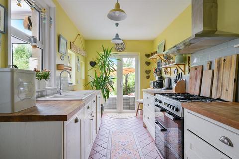17 Miles Road, Epsom, KT19 9AA