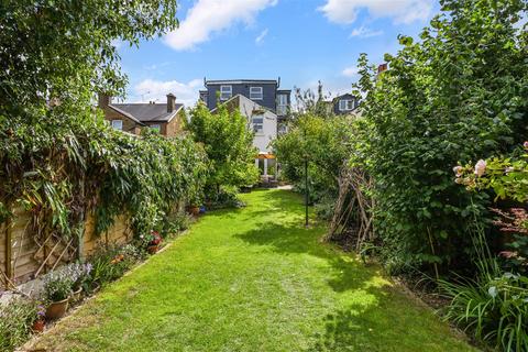 17 Miles Road, Epsom, KT19 9AA