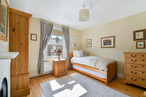 17 Miles Road, Epsom, KT19 9AA