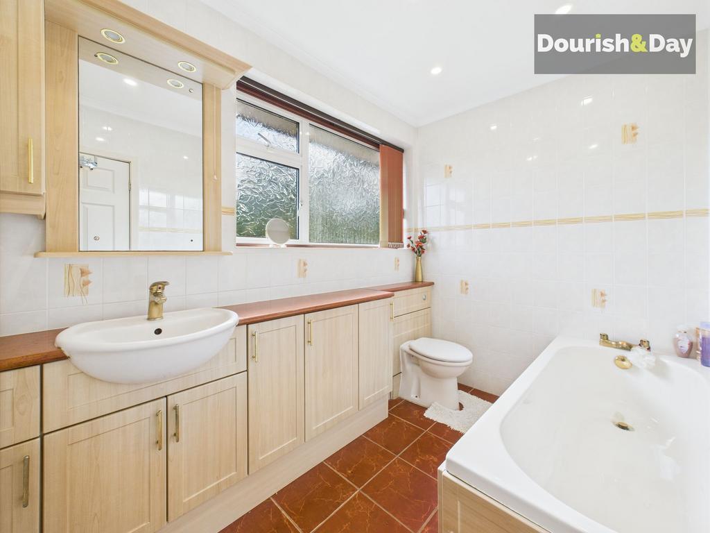 En-Suite Bathroom