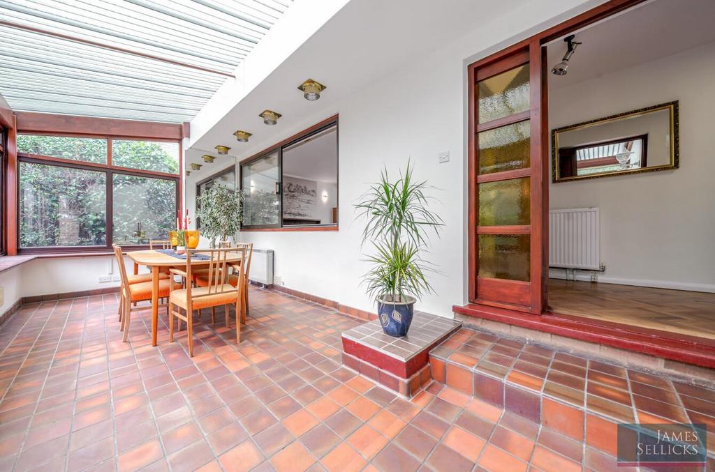 Garden/Dining Room