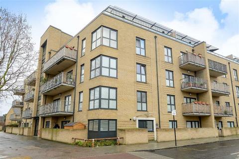 3 bedroom flat to rent, Coopers Road, London SE1