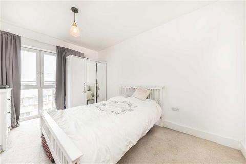 3 bedroom flat to rent, Coopers Road, London SE1