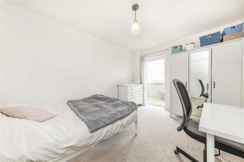 3 bedroom flat to rent, Coopers Road, London SE1