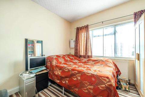 undefined, Tiverton Road, Greater London TW3