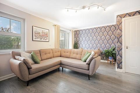 18 Bughtlin Market, Edinburgh, EH12 8XP