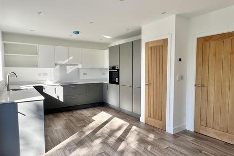 undefined, Kew Kernow, Roche