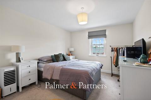 9 Carris Close, Colchester, CO4 6ED