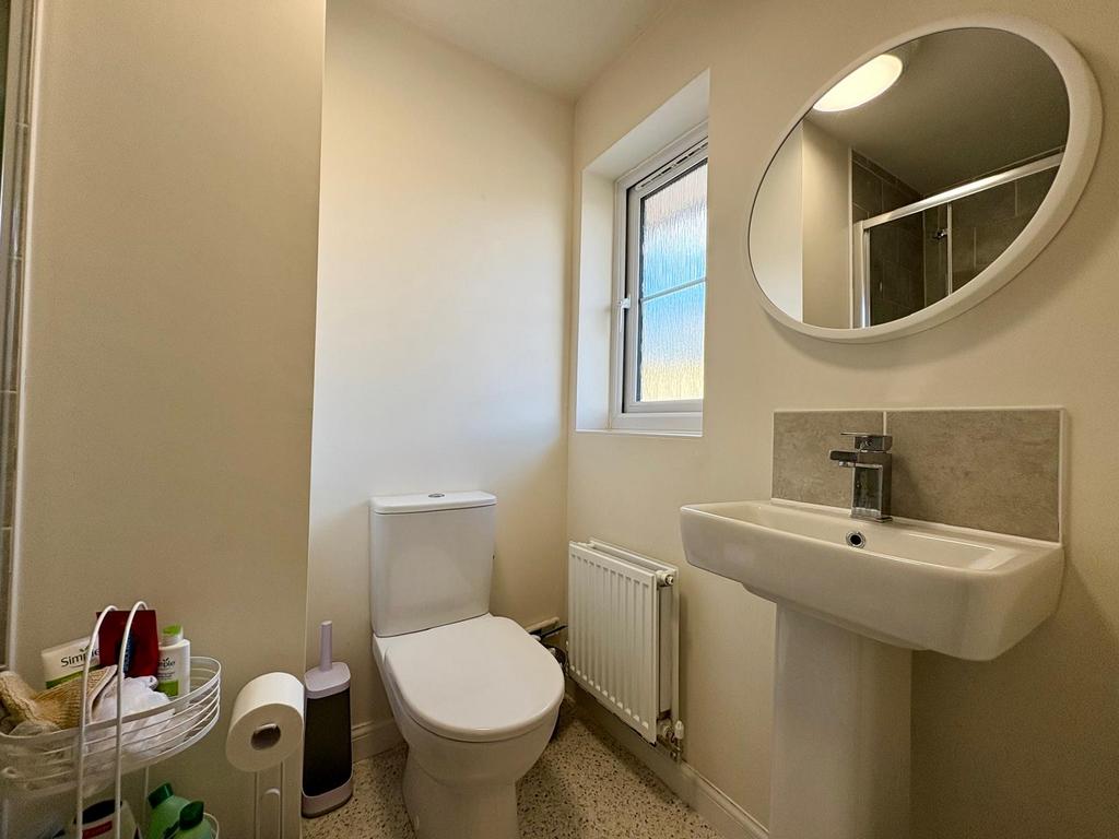 35 Parkstone En Suite.jpg