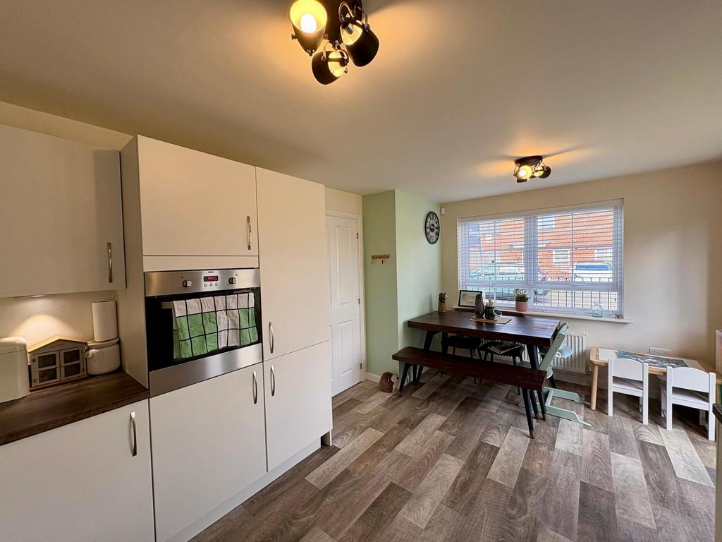 35 Parkstone Kitchen 2.jpg