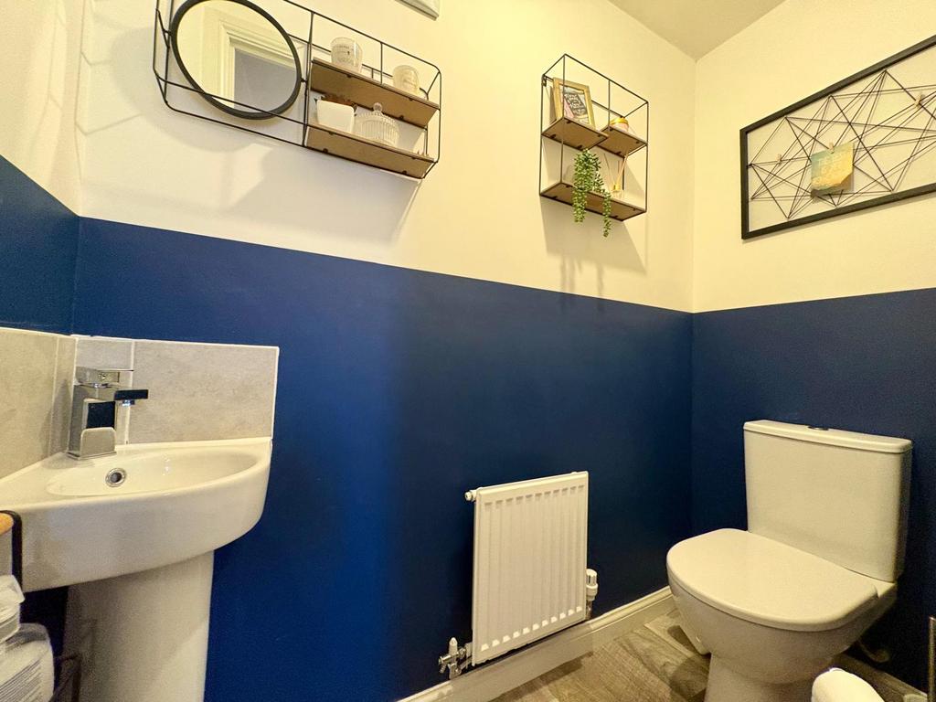 35 Parkstone Downstairs WC.jpg
