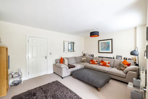 18 Roundburrow Close, Whyteleafe, CR6 9TT