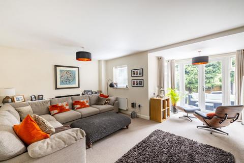 18 Roundburrow Close, Whyteleafe, CR6 9TT