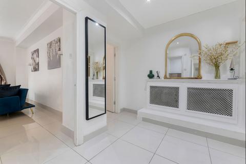 2 bedroom flat for sale, Princes Court, Brompton Road, London, SW3